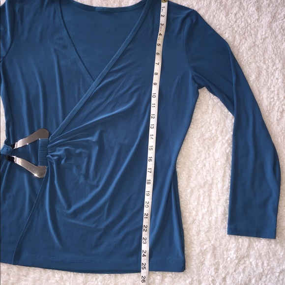 Long sleeve silver buckle top, Sz L. - Picture 6 of 7